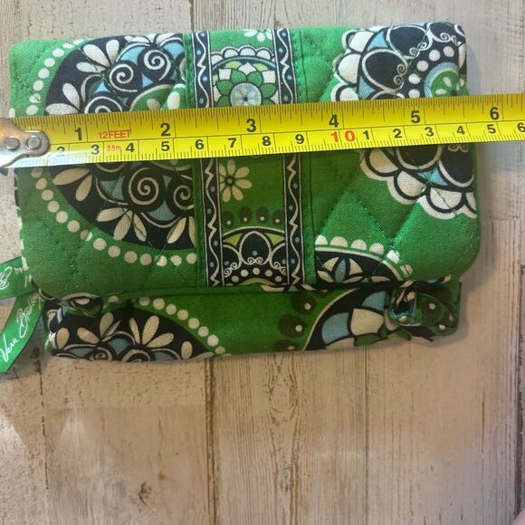 Vera Bradley Green Cupcake Bifold Wallet Blue Paisley Cotton with ID Window - Picture 6 of 7